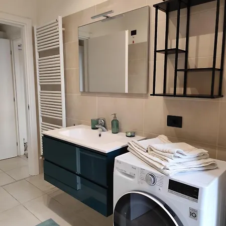 Appartement Bilocale Moderno Con Doppia Terrazza A Corvetto M3 Milaan